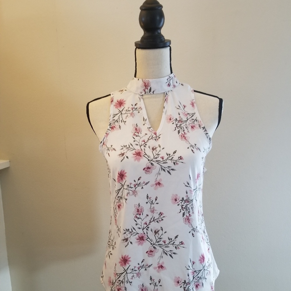 White blouse with roses